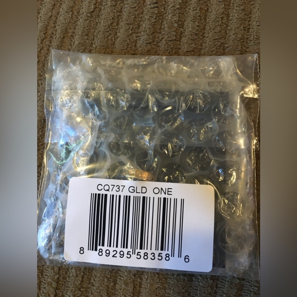 Coach Signature Kissing Ear Cuff nwt in packaging - Picture 4 of 4